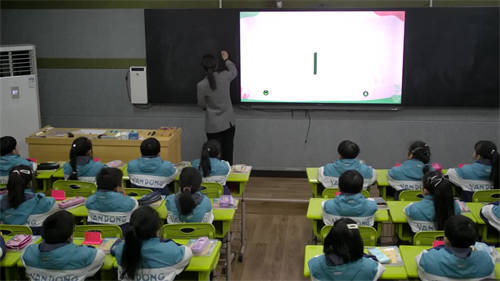 人教版数学二下《1000以内数的认识》优质课教学视频-执教：高广晨