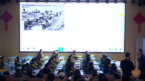 《小纸杯 大学问》人教版六上数学2025AI赋能的信息技术与数学教学深度融合赛课视频