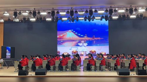 《结合材料写作文——如果要写秋就不能只写秋》初中作文课视频