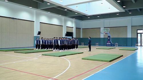 《多人技巧---水平四、初一年级体操项目组合》初中体育与健康2025名师空中课堂教学优质课视频
