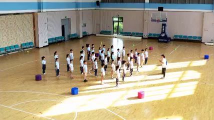 《双脚连续交替跳皮筋》小学二年级体育与健康（水平一）展示课视频