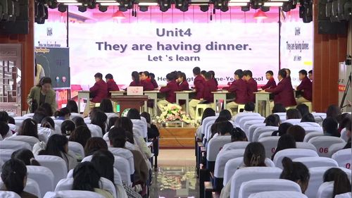 《Unit 4 They are Having Dinner Part A let’s learn》陕旅版四下英语2026小学英语专题教研活动展示课视频