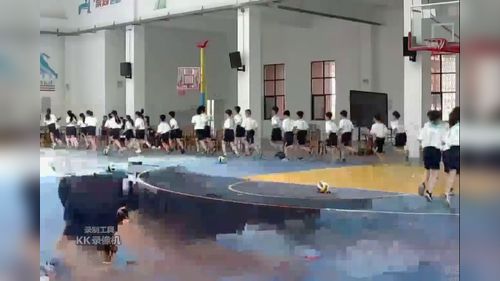 《移动中的正面双手垫球》小学四年级体育与健康2024优质课评比一等奖视频