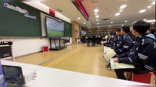 《雷鸣电闪波尔卡》人教版2025初中音乐赛课课堂实录视频