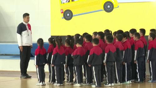 《不同姿势的快速启动》二年级体育与健康2025真实情境与核心素养深度融合名师课堂实录视频