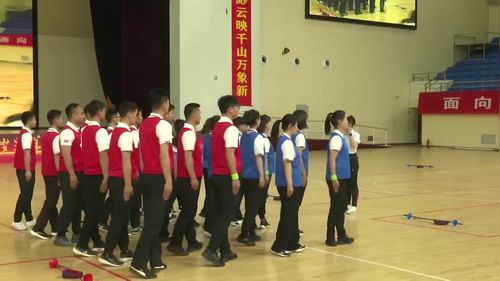《击剑（花剑）：弓步直刺和实战演练及体能训练》七年级体育与健康2025展示课视频