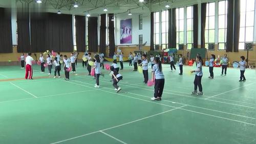 《“垃圾袋”趣味练体能》小学四年级体育与健康跨学科主题学习名师展示课视频