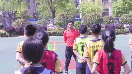 《瑜伽球，游戏》小学五年级体育与健康课堂实录视频