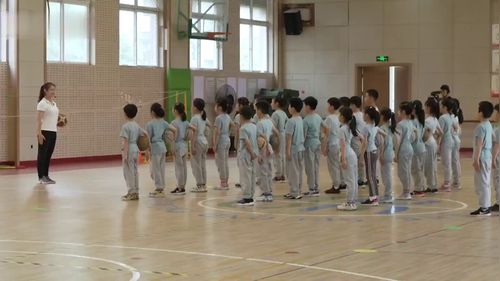 《篮球运球》小学三年级体育与健康课堂实录视频