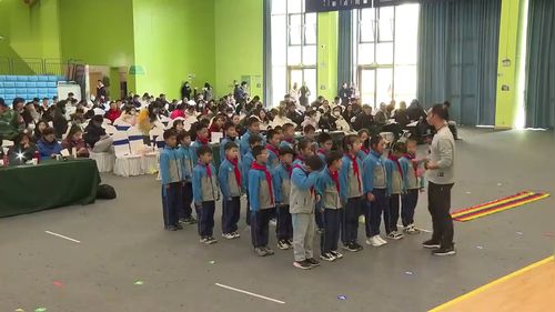 《水平二：智勇双全的消防员》小学三年级体育与健康新课标展示课视频