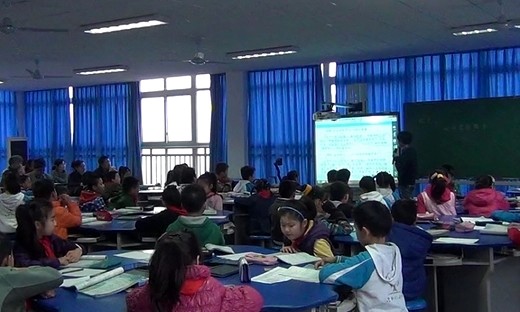 成都泡桐树小学西区语文《山沟里的孩子》