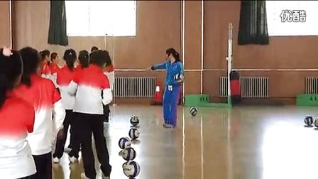 初中体育《排球的正面垫球和跳绳》教学视频,王红霞