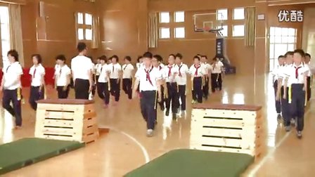 小学五年级体育与健康《跳箱：跳上成蹲撑，起立向前跳下及素质练习》教学视频,2014年优质课