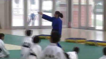 小学体育特色柔道校本课程《背负投双人组合》教学视频