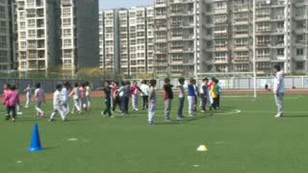 《自然站立向不同方向跑》北京版体育三年级，曲永平