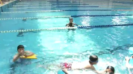 小学体育人教版五六年级《4.蛙泳完整动作》辽宁孙世轶