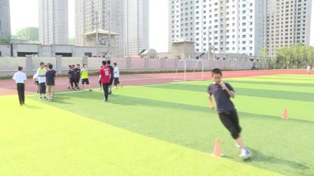 《足球-脚背外侧运球》人教版初一体育与健康，张鹏