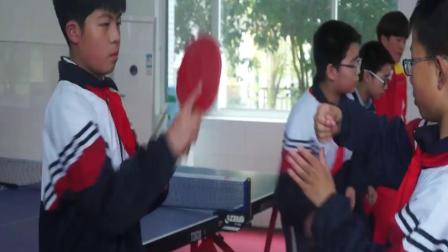 人教版体育五年级《乒乓球-正手攻球》课堂教学视频实录-陈佩佩