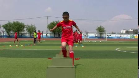 《足球-脚内侧踢球》人教版初一体育与健康，朱洪波
