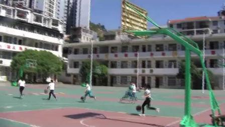《小篮球-行进间运球》科学版四年级体育，赵必胜