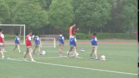 《小小守门员：站立式下手接地滚球》北京版体育一年级，王磊
