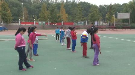 《下压式交接棒》四年级体育，北京市县级优课