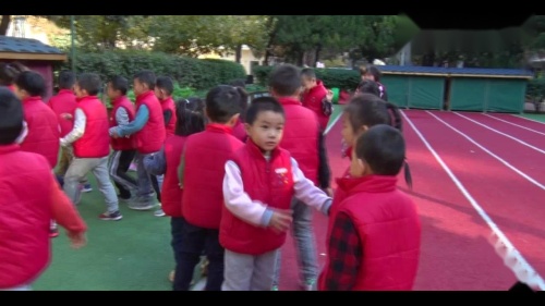 幼儿园大班户外建构游戏《繁华的都市》课堂教学视频实录-王璐