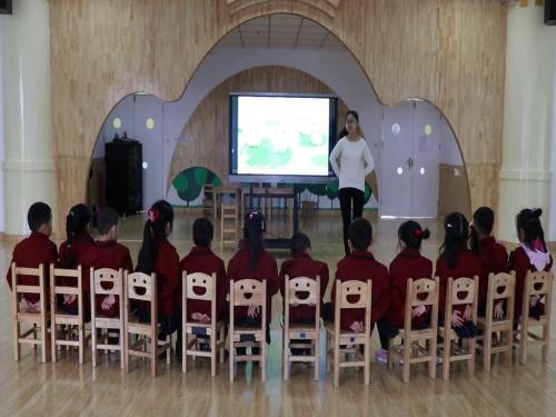 幼儿园中班听说游戏《小青蛙》课堂教学视频实录-刘金鹰