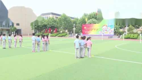 人教版体育与健康二下《各种方式的跑与接力游戏》课堂教学视频实录-王丹阳