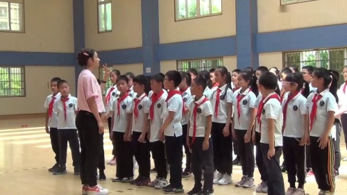 《立定跳远与游戏》优质课视频-四年级体育下册-执教：刘老师