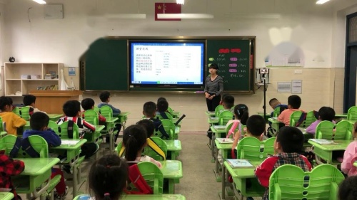 《量一量，比一比》人教版数学二上课堂教学视频实录-李欣格