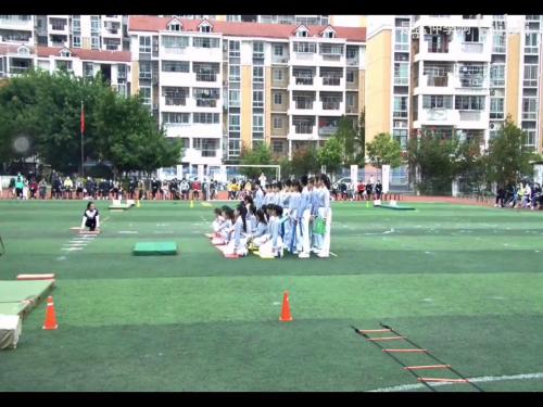 《蹲踞式跳远》示范课教学视频-人教版五年级体育-江西省优秀课例展示活动