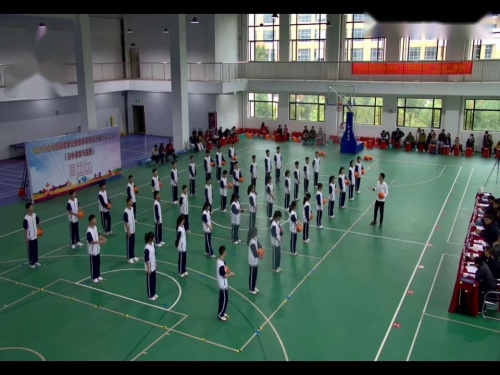 《正面双手垫球》示范课教学视频-人教版八年级体育-江西省优秀课例展示活动