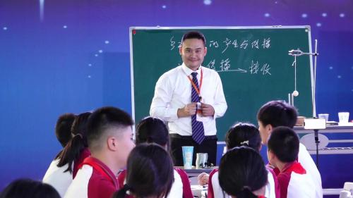 《声音的产生》人教版八上物理赛课视频