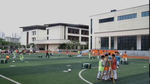 《发展足球活动的能力》观摩课教学视频-五年级体育-跨学科体育教学研讨活动