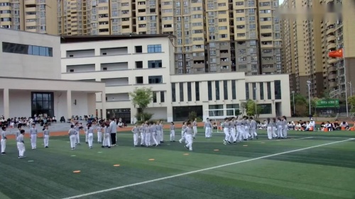 《跑步走-立定》观摩课教学视频-五年级体育-跨学科体育教学研讨活动