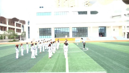 《集体双脚向前跳》观摩课教学视频-一年级体育-跨学科体育教学研讨活动