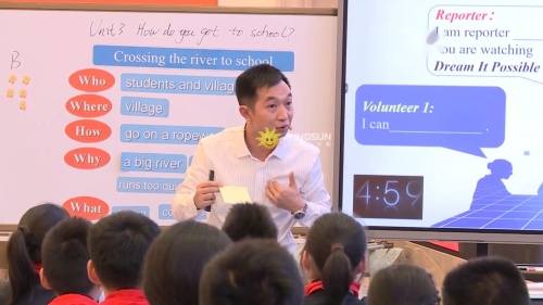 《How do you get to school 》人教版八上英语青年教师赛课优课视频