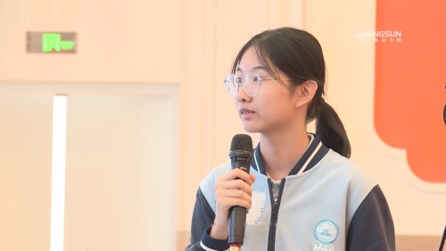 《Mom know’s best 》人教版九上英语赛课优课视频