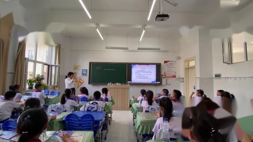 《水能溶解多少物质》优质课公开课视频-教科版三年级科学上册