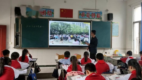 《少让父母为我操心》小学道德与法治人教版四年级上册教学实录