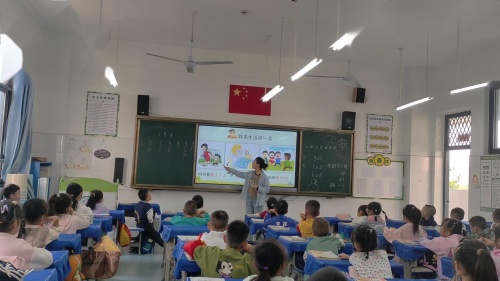 《j q x》第一课时-部编版语文一年级上册教学实录