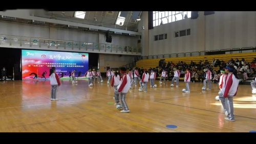 《足球变向运球》名师观摩课教学视频-五年级体育