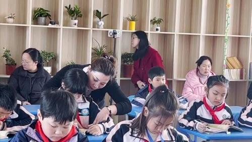 《海上日出》部编版小学语文四年级下册课堂实录视频-雷秀梅