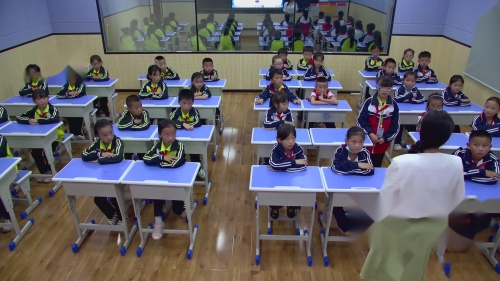 《防溺水》三年级主题班会-彭景