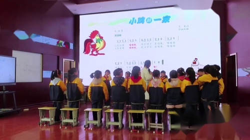 《小鸡的一家》人教版一上音乐展示课视频