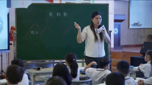 《敕勒歌》部编版语文二上新课标示范课视频