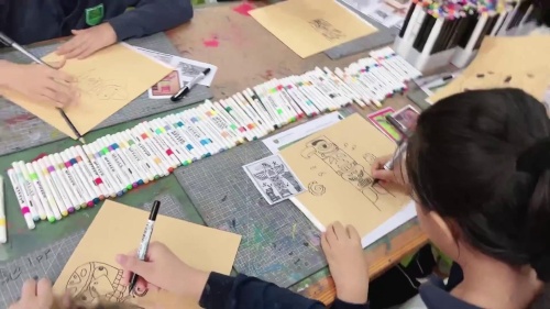 《神秘的图腾柱》人教版五上美术展示课视频