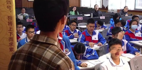 《”伪装者“的现身》人教版初中心理健康赛课视频