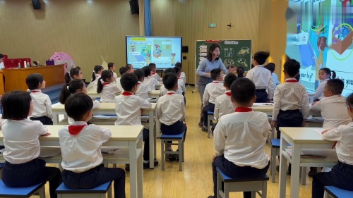 《Unit 4 B Let‘s tal》人教版三下英语教学评研讨课优课视频